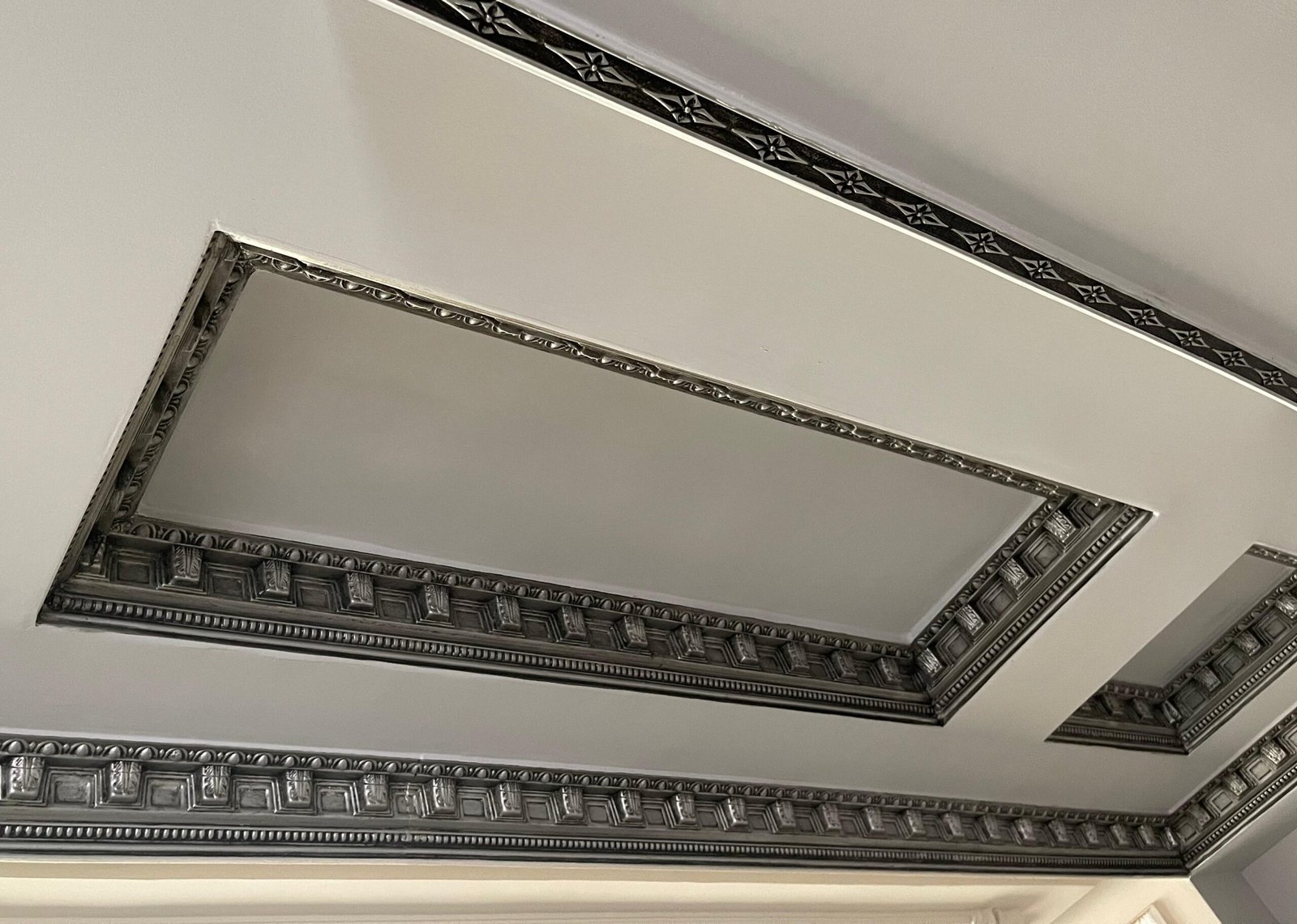 كرانيش السقف الحديثة